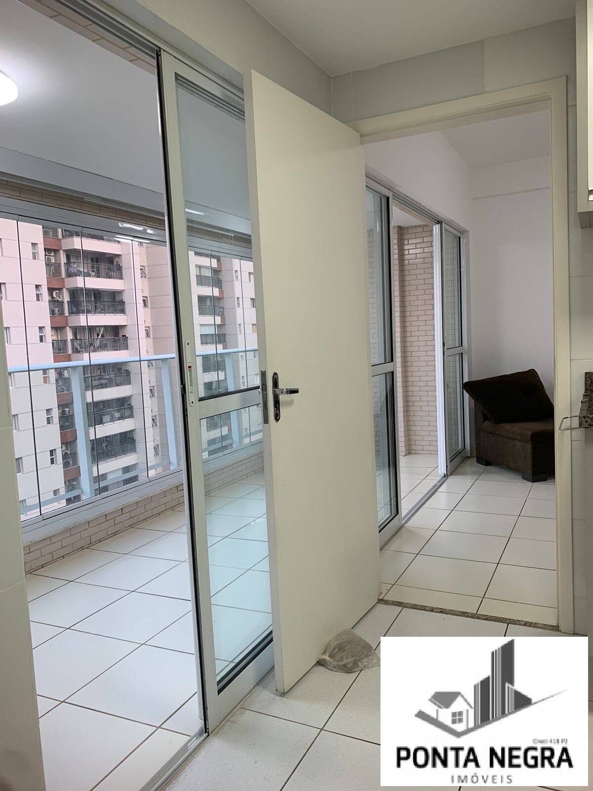 Apartamento à venda com 4 quartos, 132m² - Foto 2