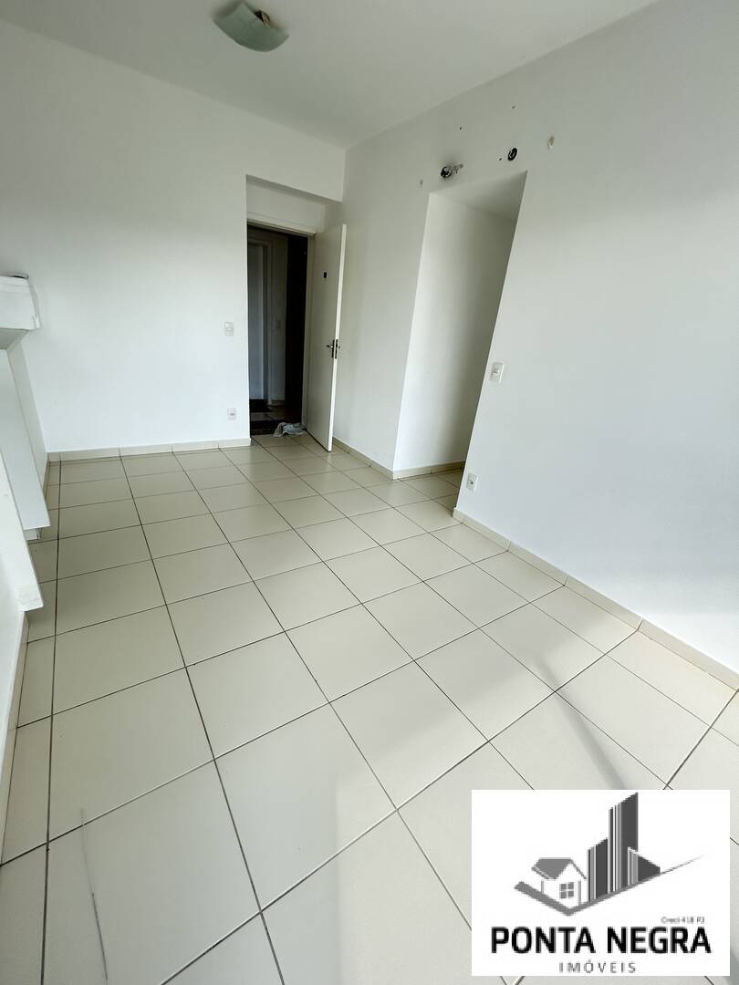 Apartamento à venda com 2 quartos, 67m² - Foto 3