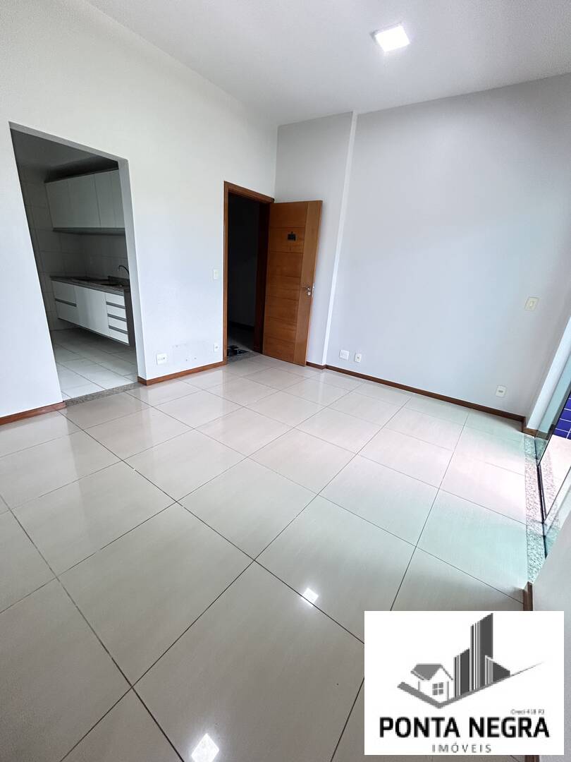 Apartamento à venda com 2 quartos, 70m² - Foto 2