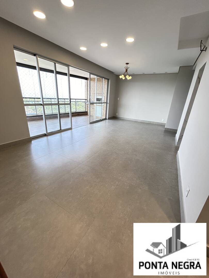 Apartamento à venda com 3 quartos, 151m² - Foto 1